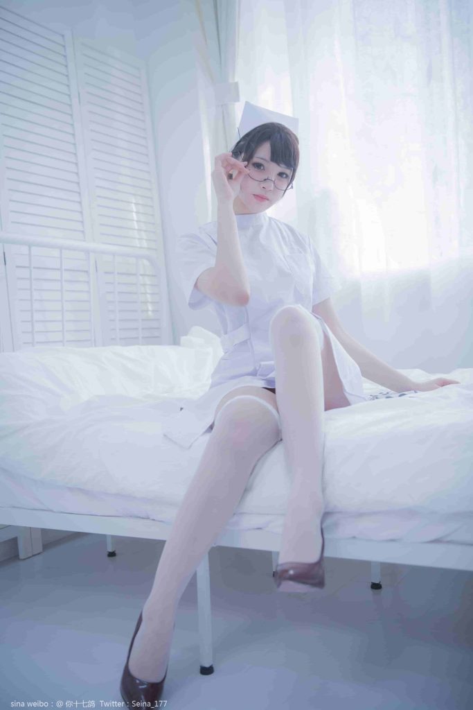 你十七鸽 – 全套4期及视频（白色护士/灰色护士/圣诞/宿醉毛衣)[1.3G]